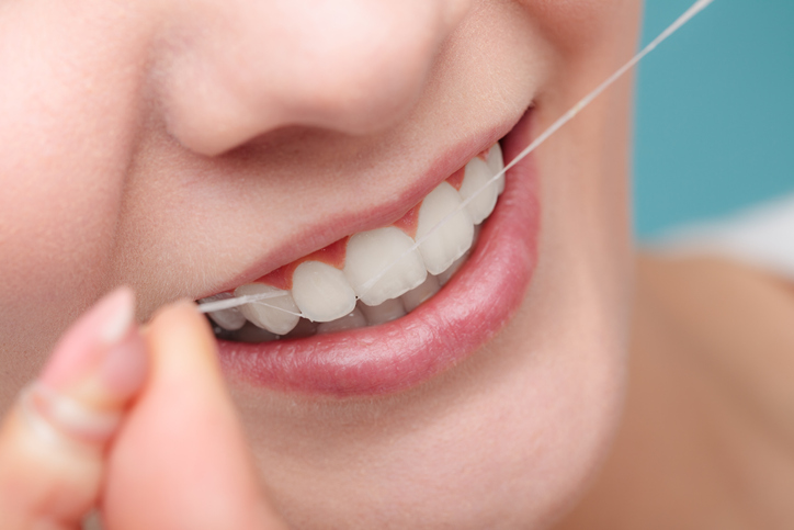 치아 사이 넓히는 이쑤시개 대신 '치실' 사용 생활화 < 건강·질병 < 뉴스 < 기사본문 - 매경헬스