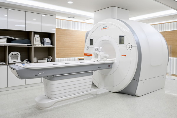 연세대 신촌캠퍼스 리서치 MRI 센터에 설치된 지멘스 헬시니어스의 최신 3T MRI 장비 '마그네톰 비다'(MAGNETOM Vida)의 모습. [지멘스 헬시니어스]