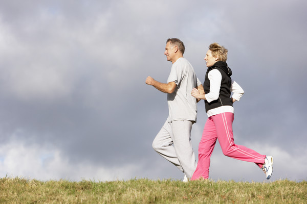 척추관협착증을 앓고 있다면 제대로 된 방법으로 걷기운동을 해야 걷는 거리도 점차 늘리면서 운동 효과를 볼 수 있다. 