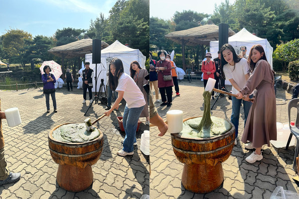 (왼쪽) 제8회 남산 한국의 맛축제에서 관람객이 떡메치기 체험을 하고있다. (오른쪽) 떡이 길게 늘어나면 잘못 친 것.