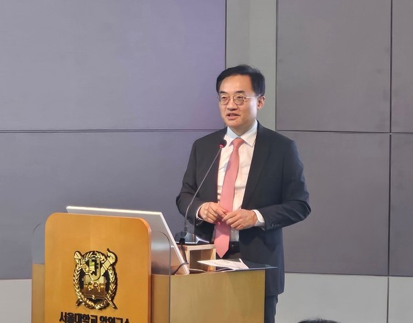 조영민 이사가 심포지엄에서 ’중증 당뇨병’ 기준에 대해 발표하고 있다 [사진 = 서정윤 기자]