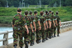 군부대 매점의 변신...제약사 신규 소비 접점으로 부상 - 뉴스 썸네일 이미지